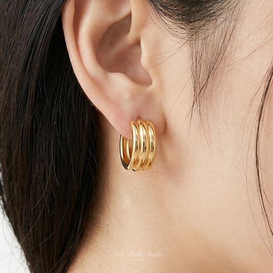 EPONA Small Gold Hoop Earrings – Ribbed Texture Minimalist Hoops | Ash Mollie Studio - ASH MOLLIE STUDIO