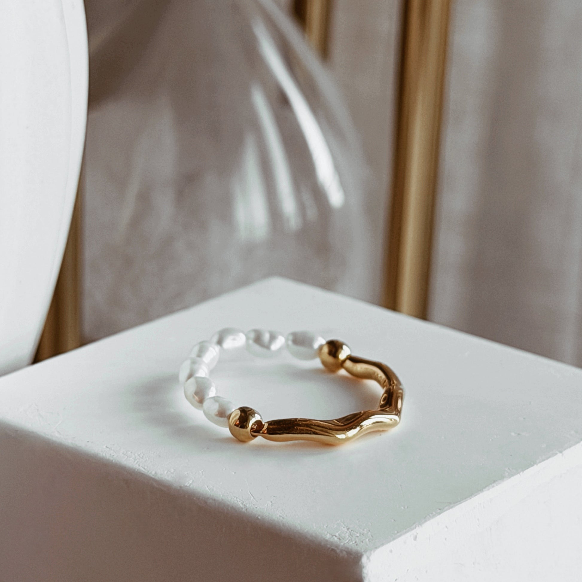 EVIE Sculptural Pearl & Gold Ring - ASH MOLLIE STUDIO