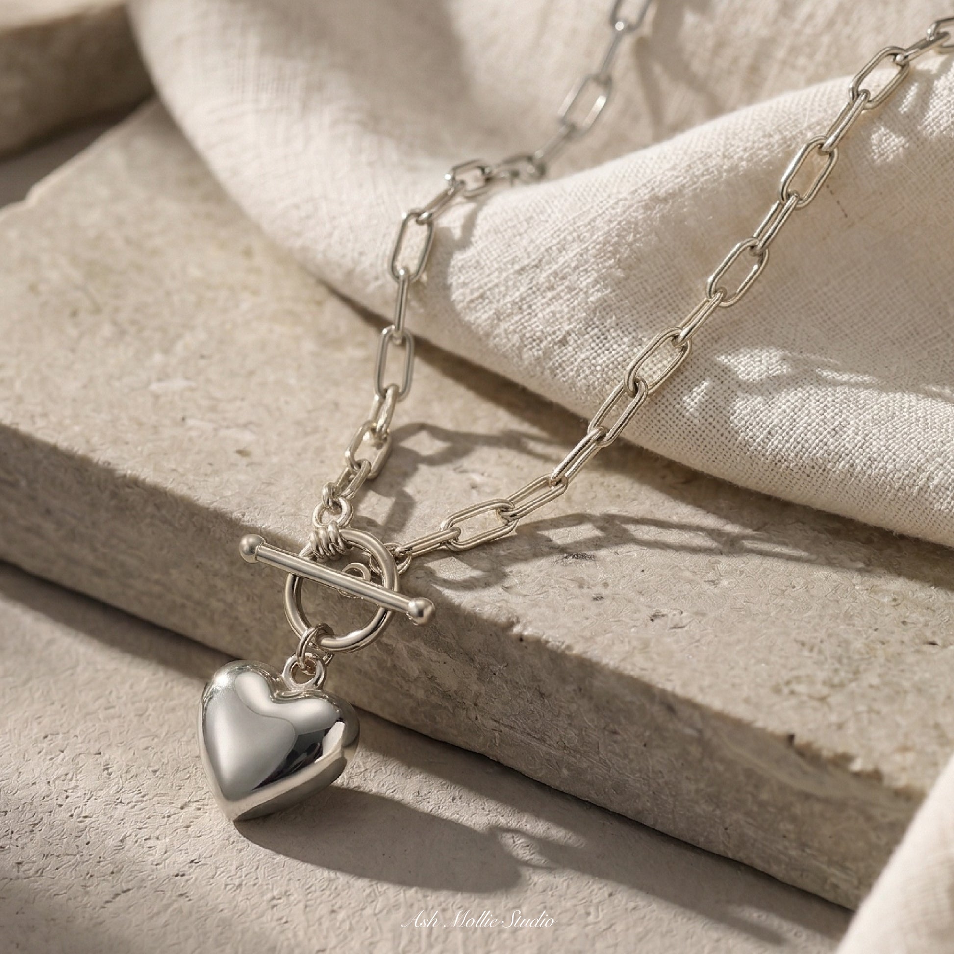Gold Heart Pendant Necklace Choker for Women – Dainty Romantic Minimalist Jewelry | Ash Mollie Studio - ASH MOLLIE STUDIO