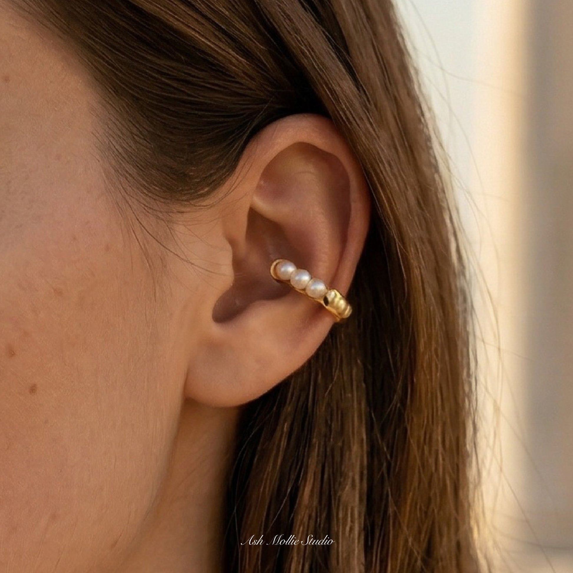 DIORA Gold Pearl Ear Cuff – Elegant Minimalist No Piercing Jewelry | Ash Mollie Studio - ASH MOLLIE STUDIO