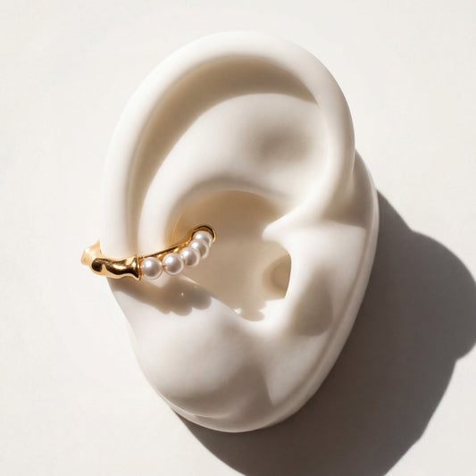 DIORA Gold Pearl Ear Cuff – Elegant Minimalist No Piercing Jewelry | Ash Mollie Studio - ASH MOLLIE STUDIO