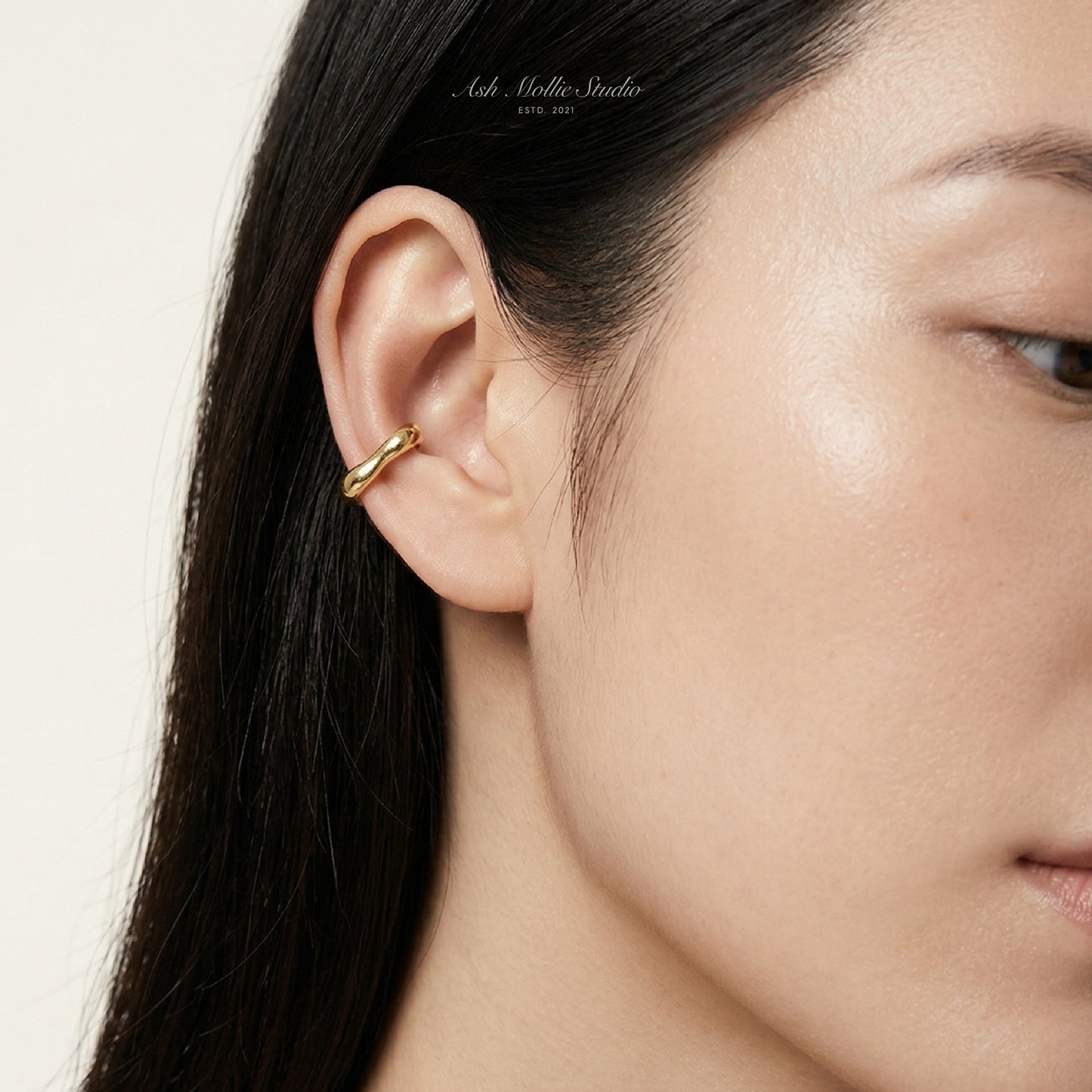 CATE Gold Ear Cuff – Sculptural Square Minimalist No Piercing Jewelry | Ash Mollie Studio - ASH MOLLIE STUDIO