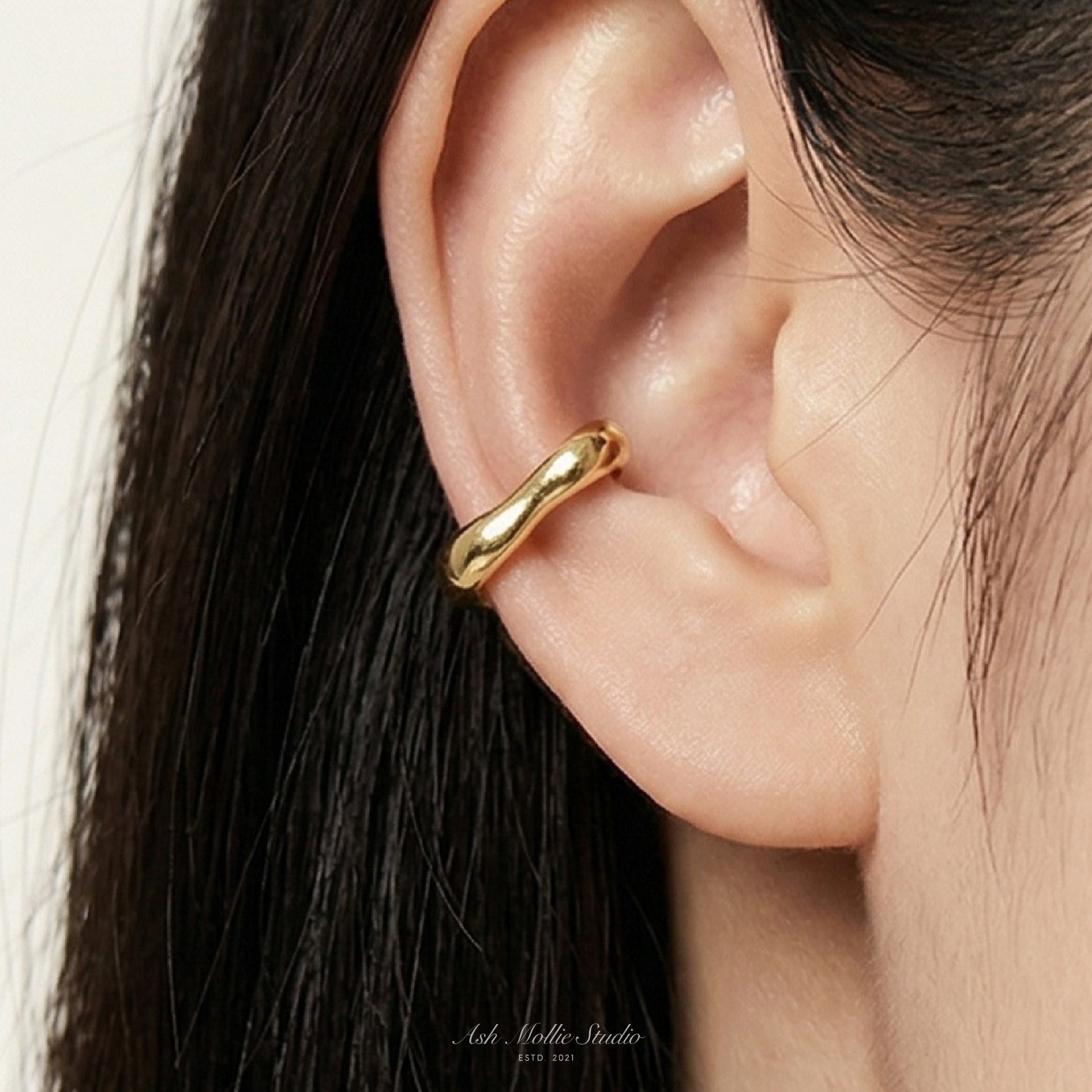 CATE Gold Ear Cuff – Sculptural Square Minimalist No Piercing Jewelry | Ash Mollie Studio - ASH MOLLIE STUDIO