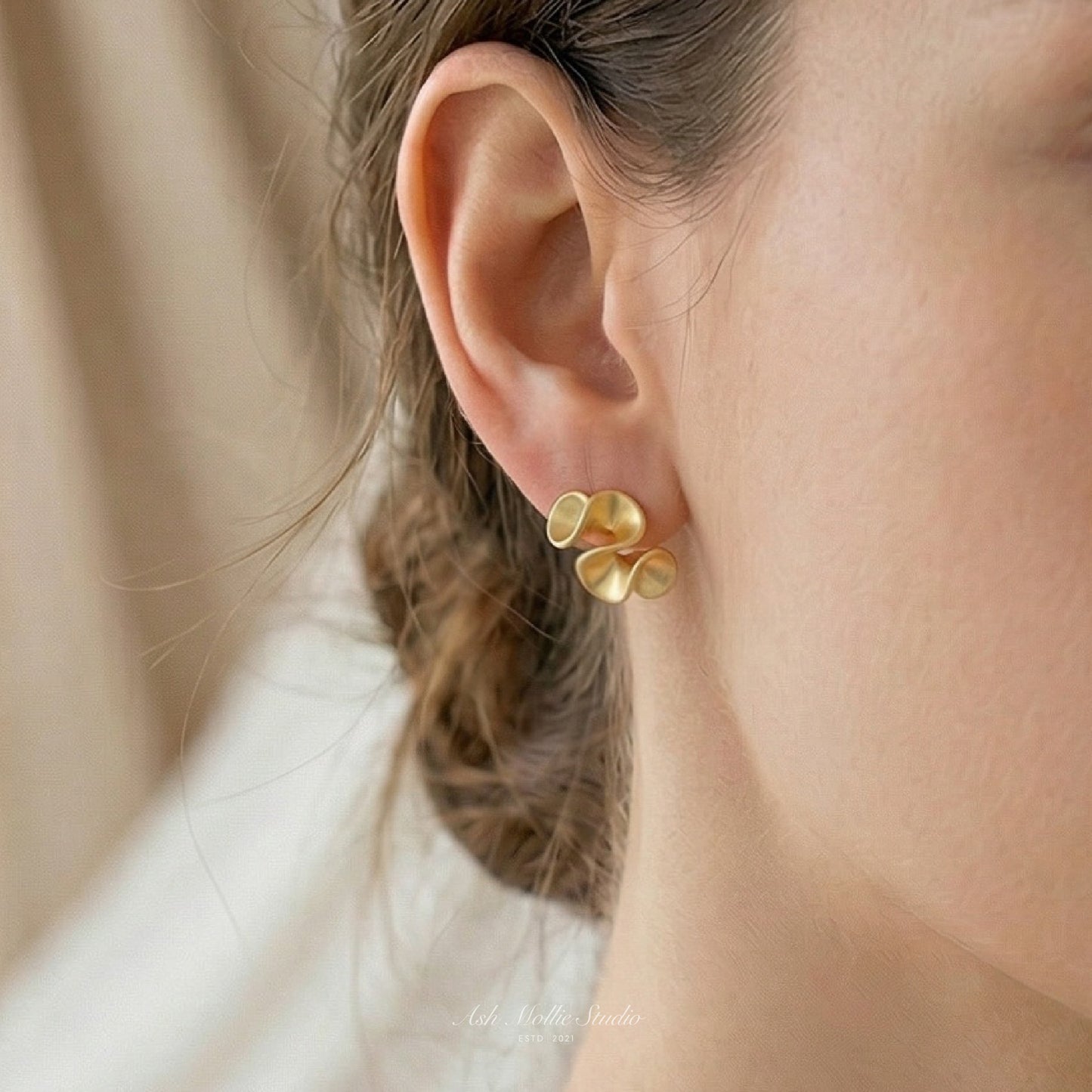 LINA Gold Sculptural Stud Earrings for Women – Minimalist Abstract Organic Statement Jewelry | Ash Mollie Studio - ASH MOLLIE STUDIO