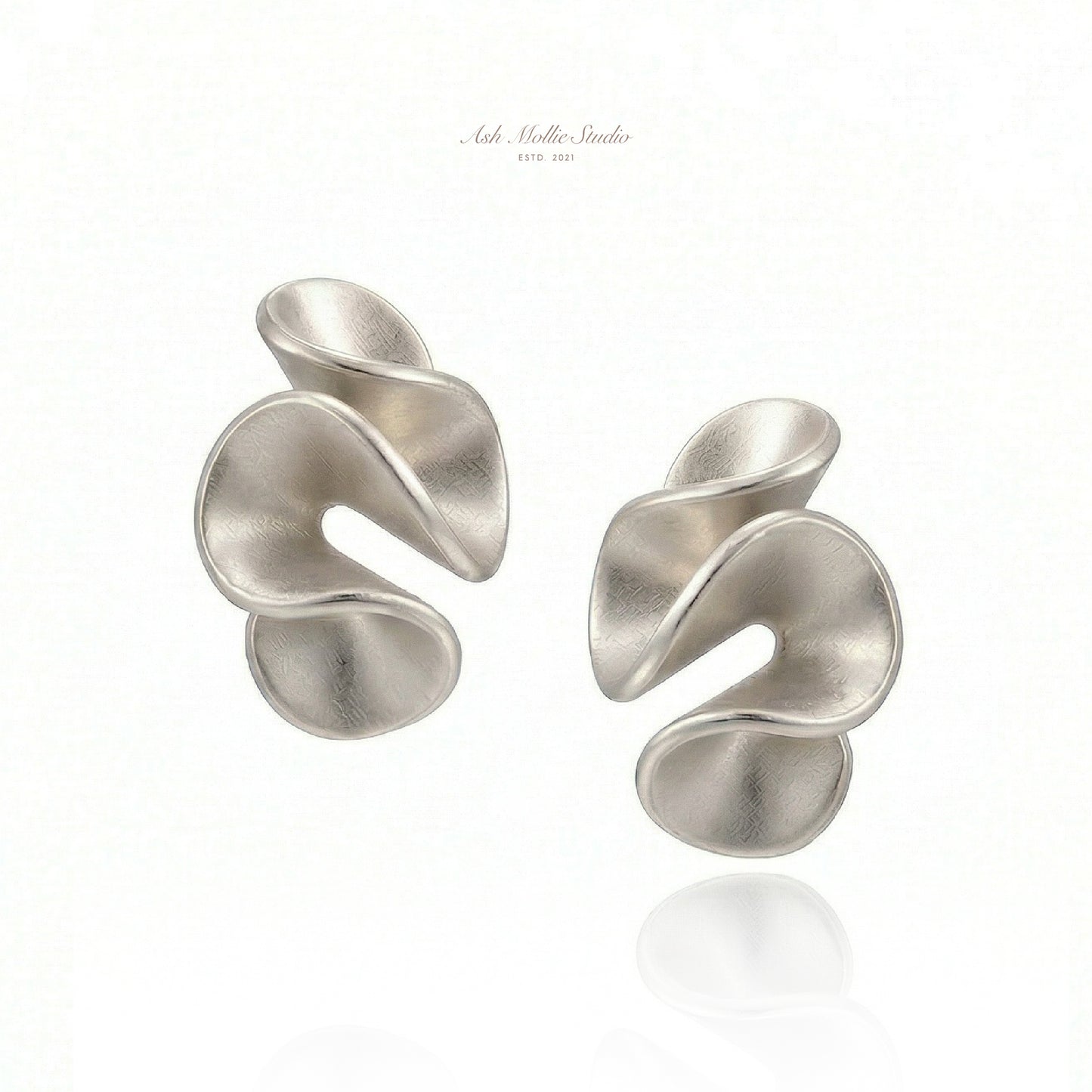 LINA Gold Sculptural Stud Earrings for Women – Minimalist Abstract Organic Statement Jewelry | Ash Mollie Studio - ASH MOLLIE STUDIO