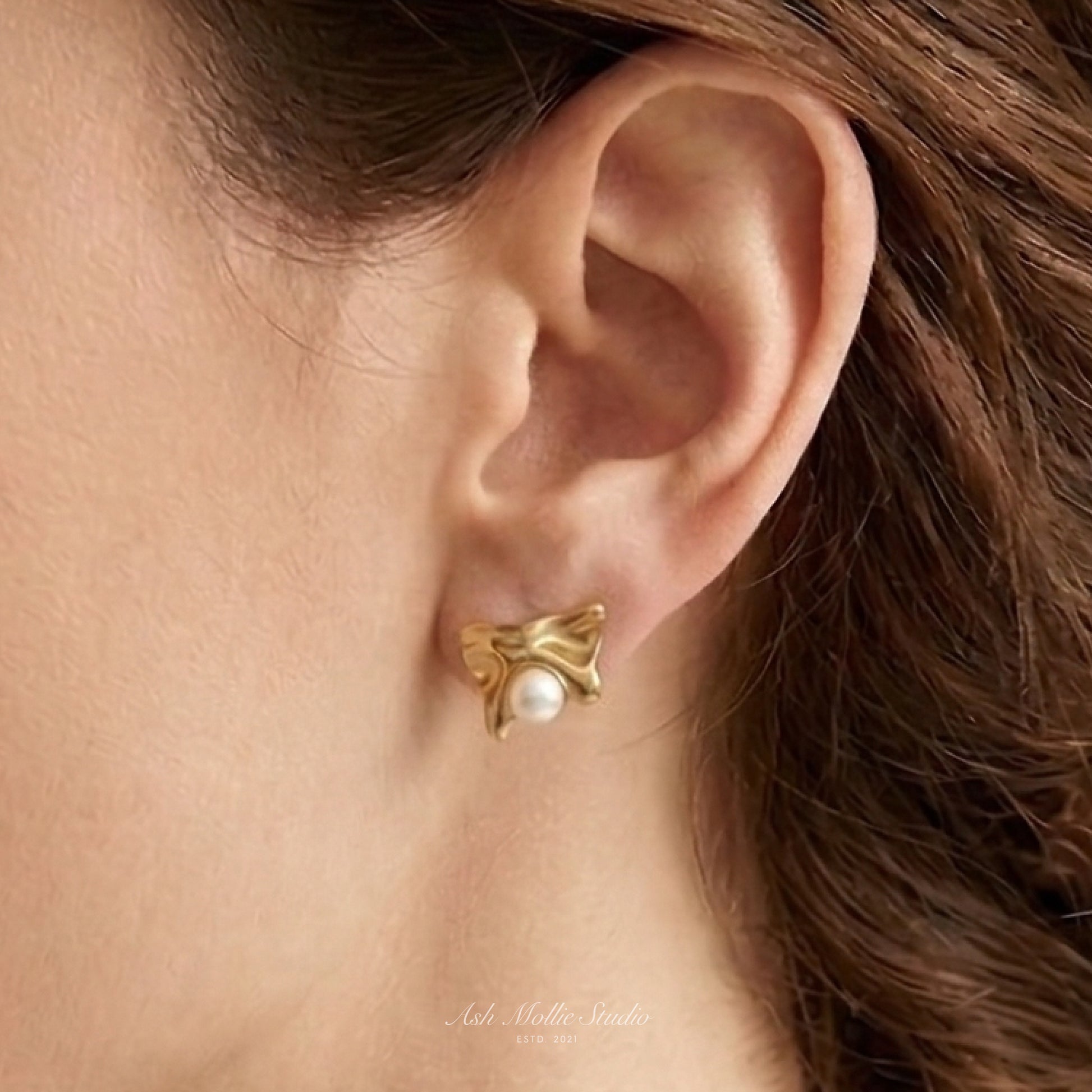 HALEHYA Gold Sculptural Pearl Stud Earrings for Women – Minimalist Statement Designer Earrings | Ash Mollie Studio - ASH MOLLIE STUDIO