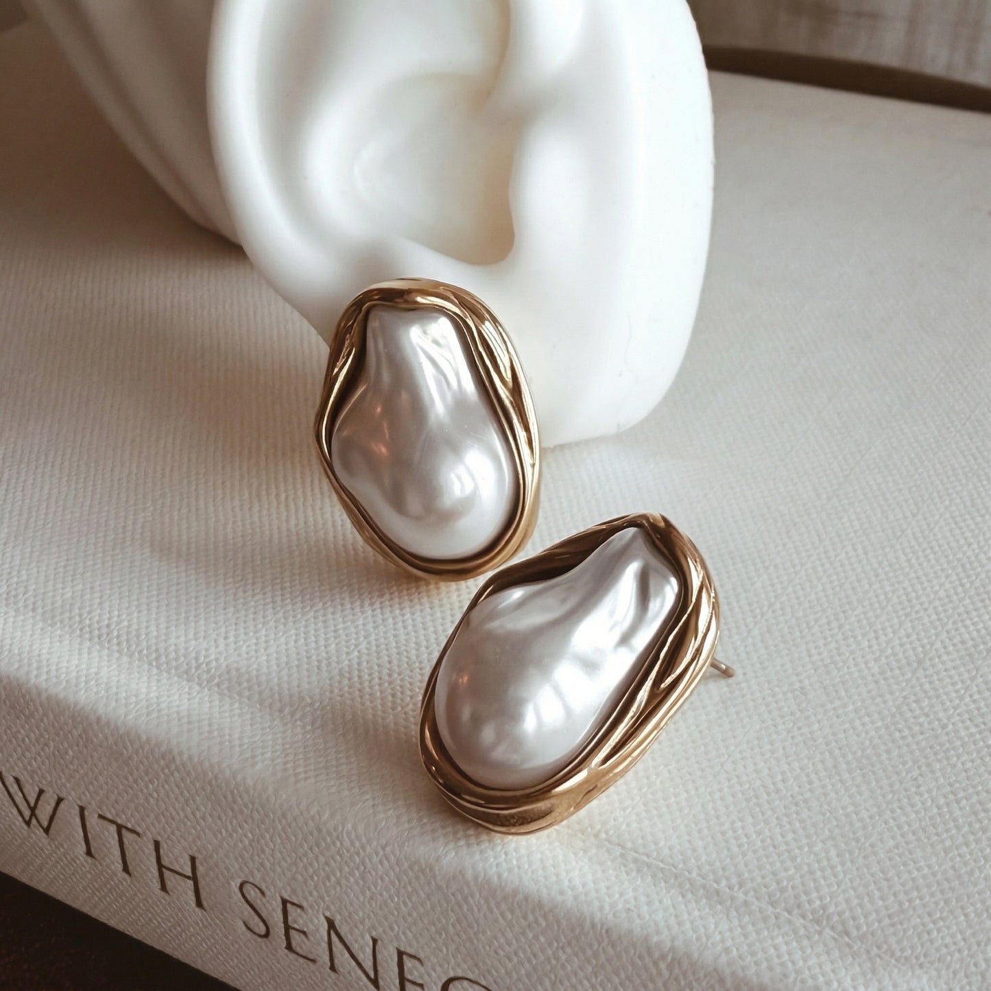 AMELIE Chunky Gold Pearl Stud Earrings for Women – Minimalist Everyday Jewelry | Ash Mollie Studio - ASH MOLLIE STUDIO