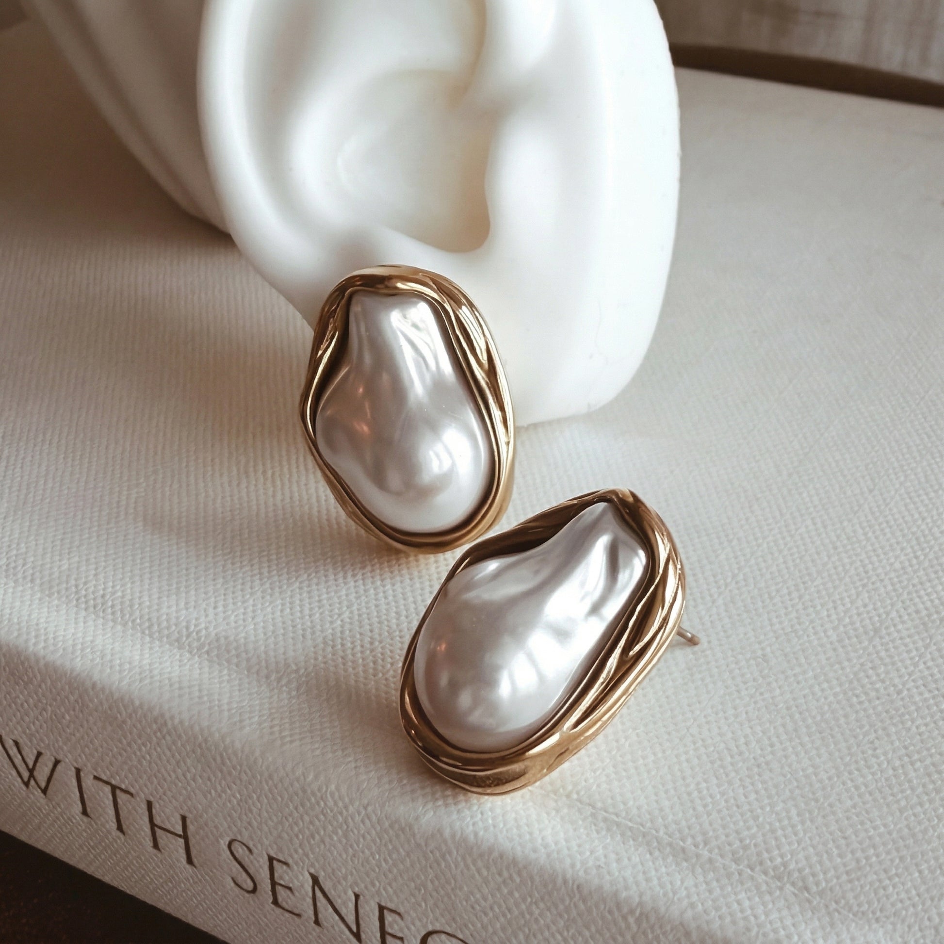 AMELIE Chunky Gold Pearl Stud Earrings for Women – Minimalist Everyday Jewelry | Ash Mollie Studio - ASH MOLLIE STUDIO