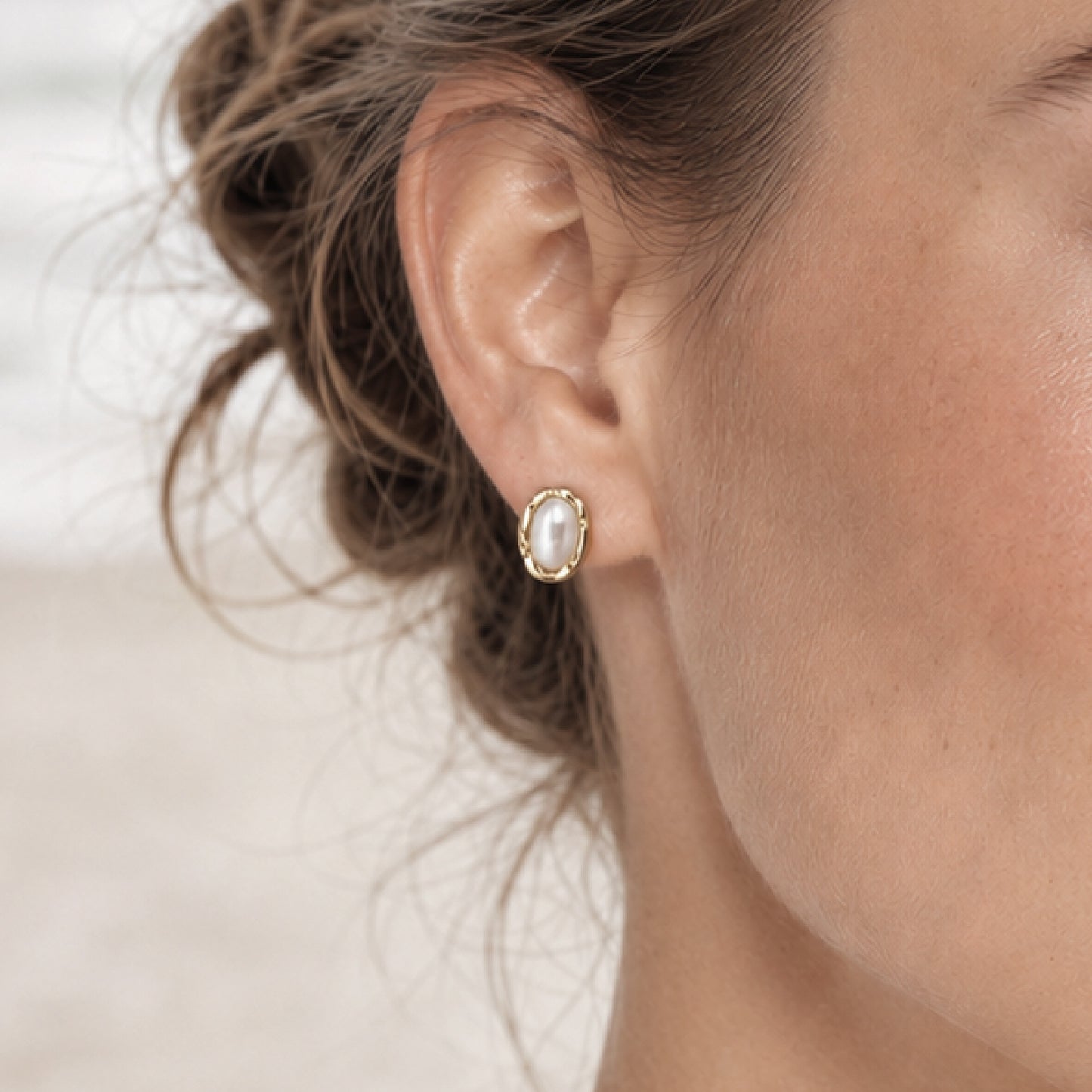 KATYA Gold Pearl Stud Earrings - ASH MOLLIE STUDIO