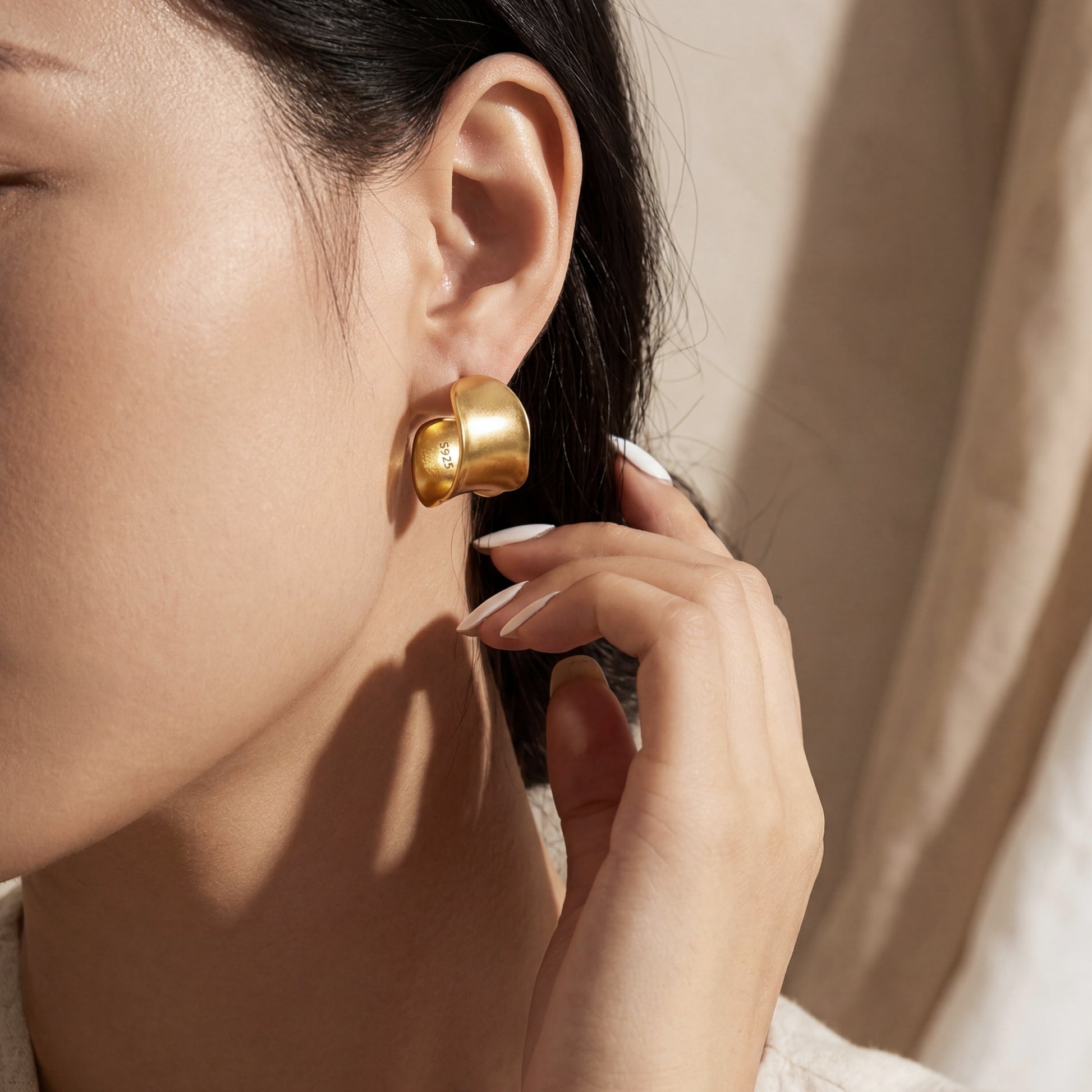 ELLARIA Thick Gold Hoop Earrings – Bold Minimalist Statement Hoops | Ash Mollie Studio - ASH MOLLIE STUDIO