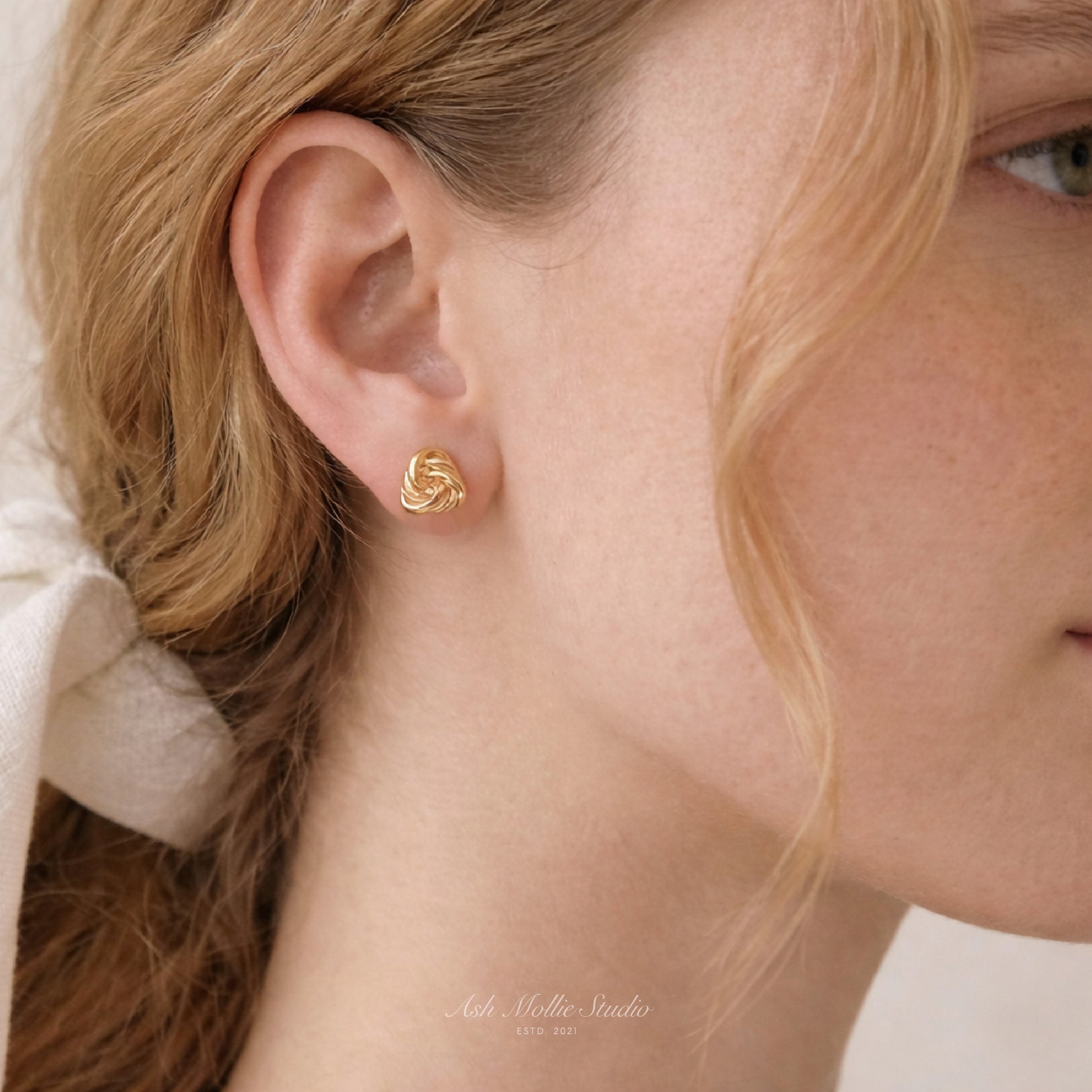 BIANCA Knot Stud Earrings – Minimalist Gold Knot Earrings for Everyday Wear | Ash Mollie Studio - ASH MOLLIE STUDIO