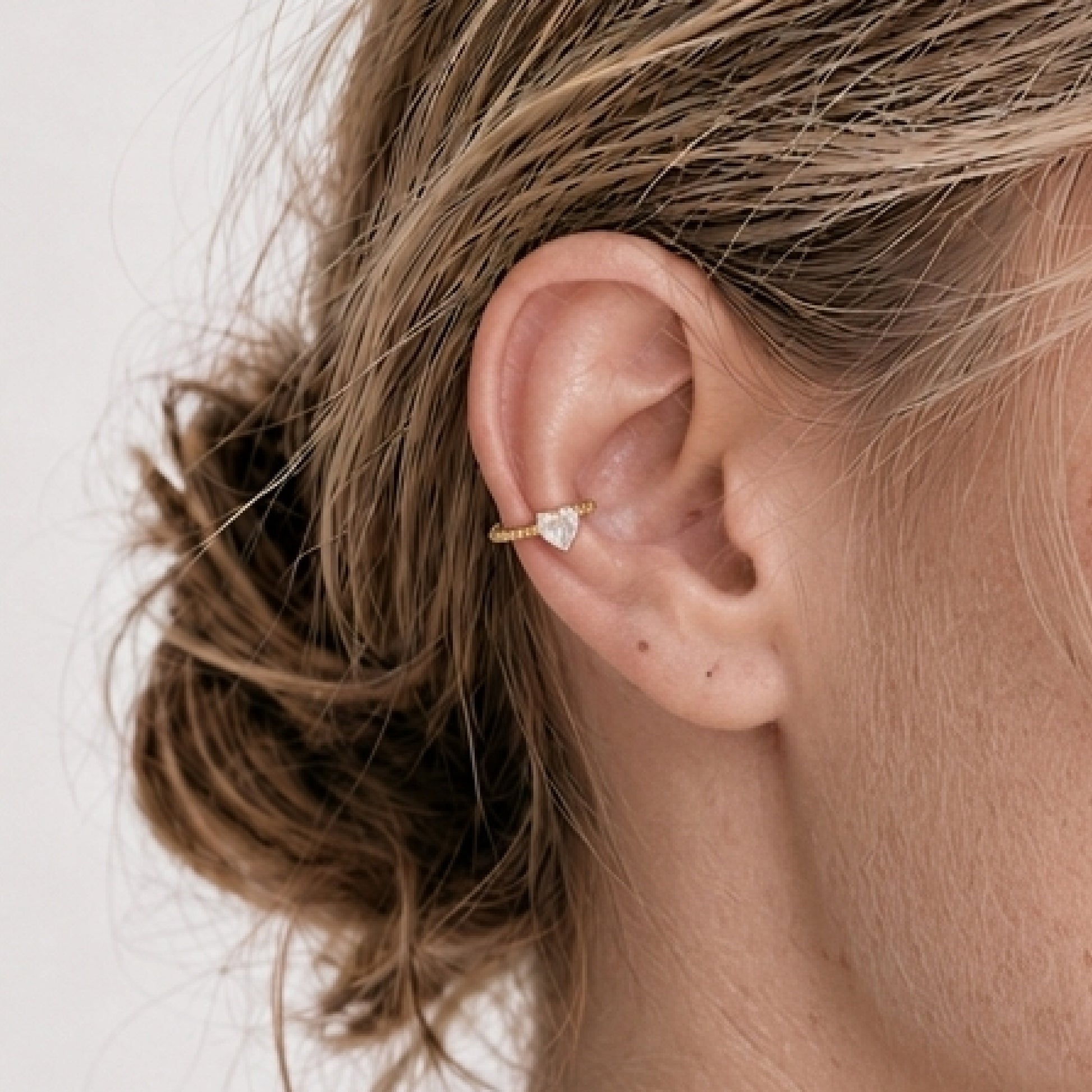 ANAISA Heart Stone Romantic No Piercing Ear Cuff - ASH MOLLIE STUDIO