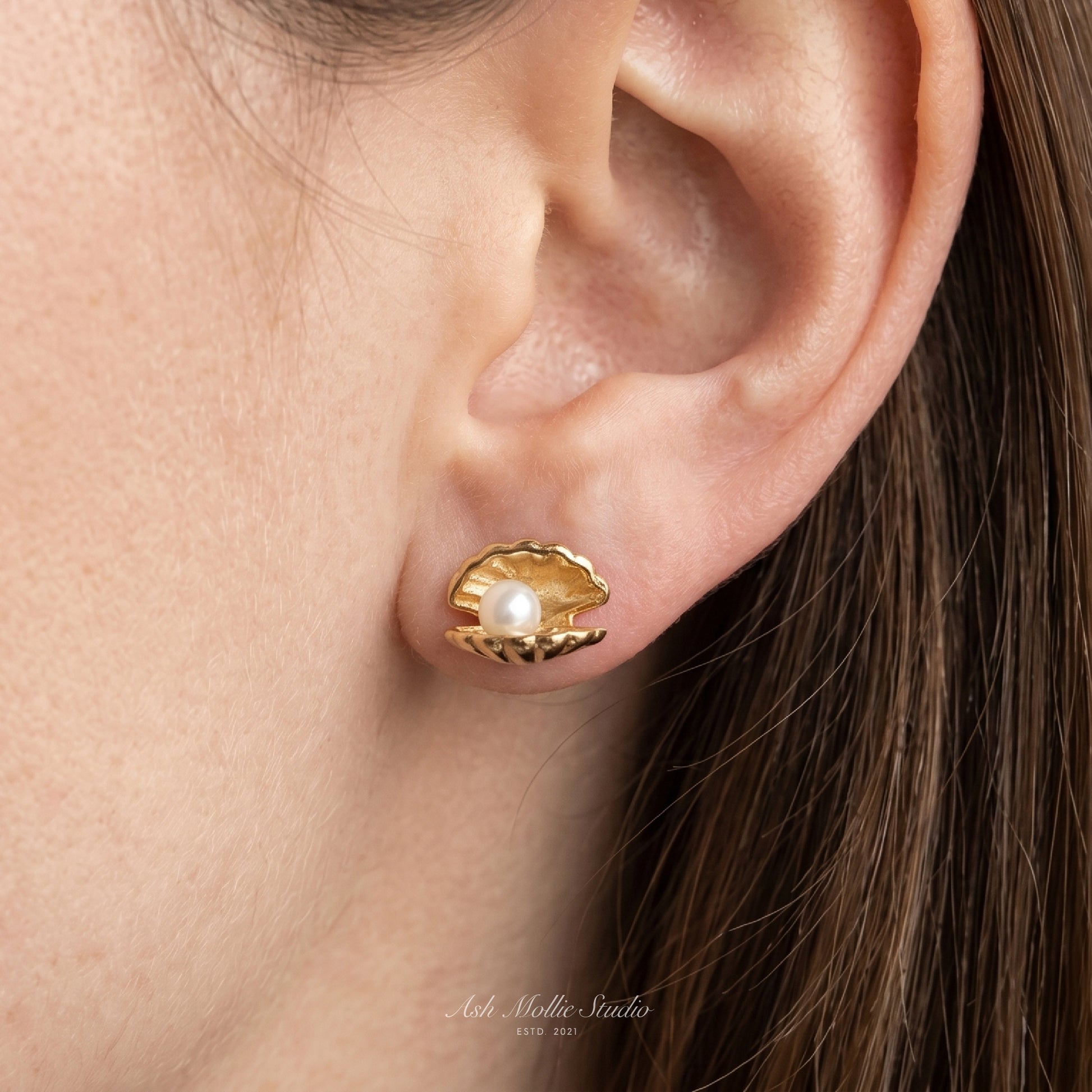 KALI Gold Seashell Pearl Stud Earrings for Women – Ocean Inspired Minimalist Dainty Jewelry | Ash Mollie Studio - ASH MOLLIE STUDIO