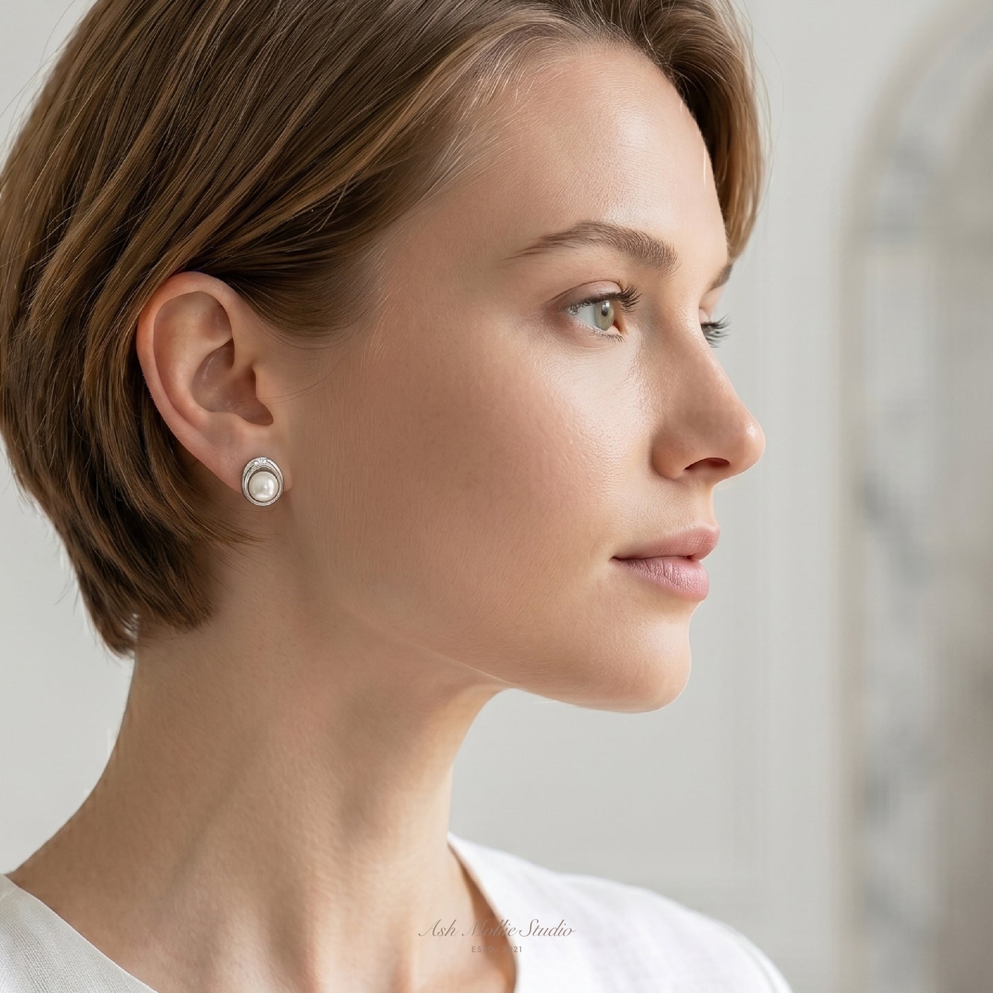 SELENE Gold Pearl Stud Earrings for Women – Minimalist Dainty Everyday Classic Jewelry | Ash Mollie Studio - ASH MOLLIE STUDIO