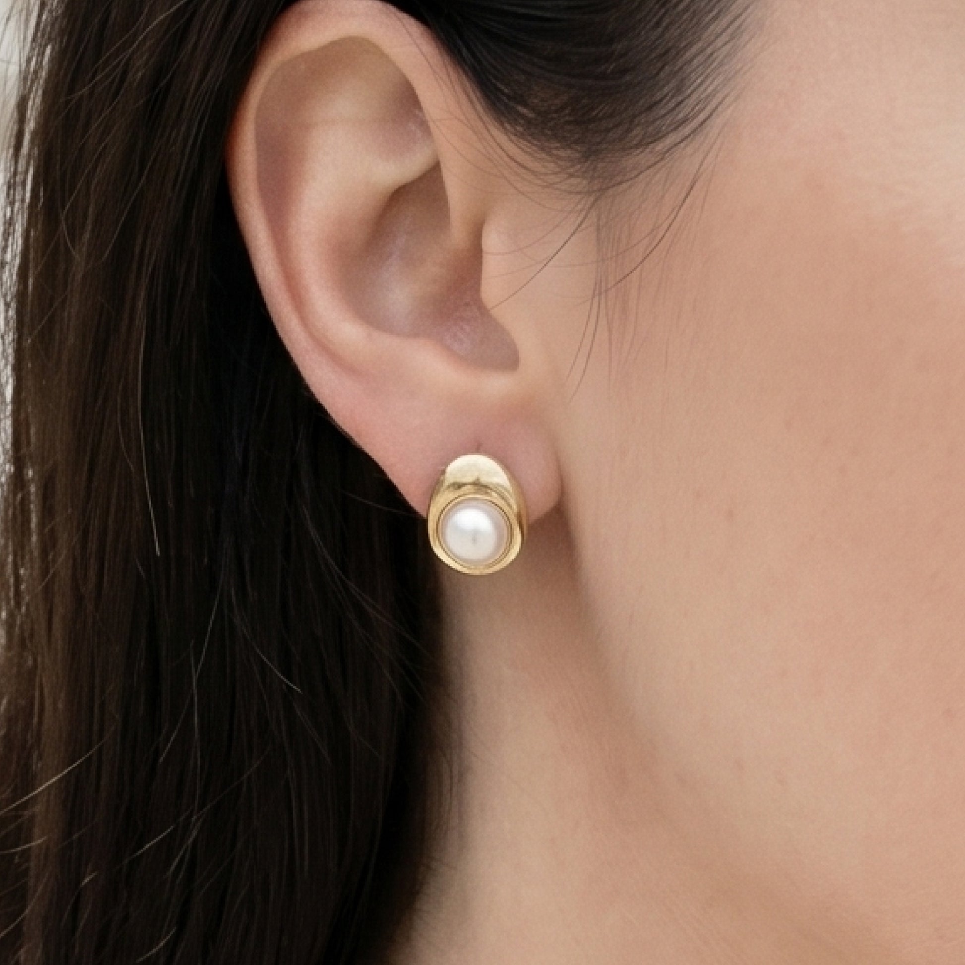 SELENE Gold Pearl Stud Earrings for Women – Minimalist Dainty Everyday Classic Jewelry | Ash Mollie Studio - ASH MOLLIE STUDIO