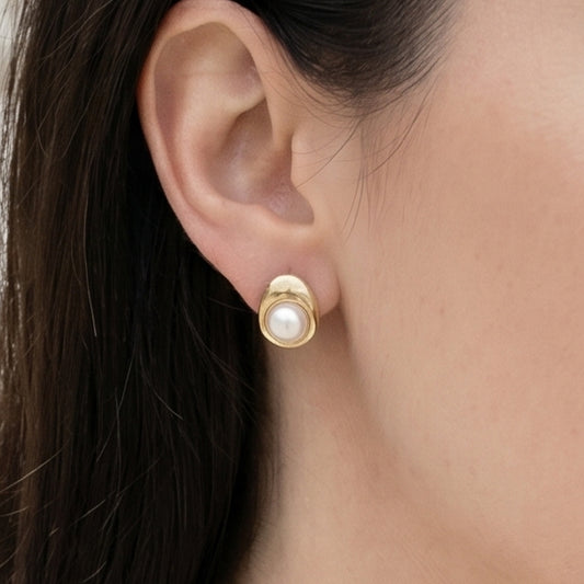 SELENE Gold Pearl Stud Earrings for Women – Minimalist Dainty Everyday Classic Jewelry | Ash Mollie Studio - ASH MOLLIE STUDIO