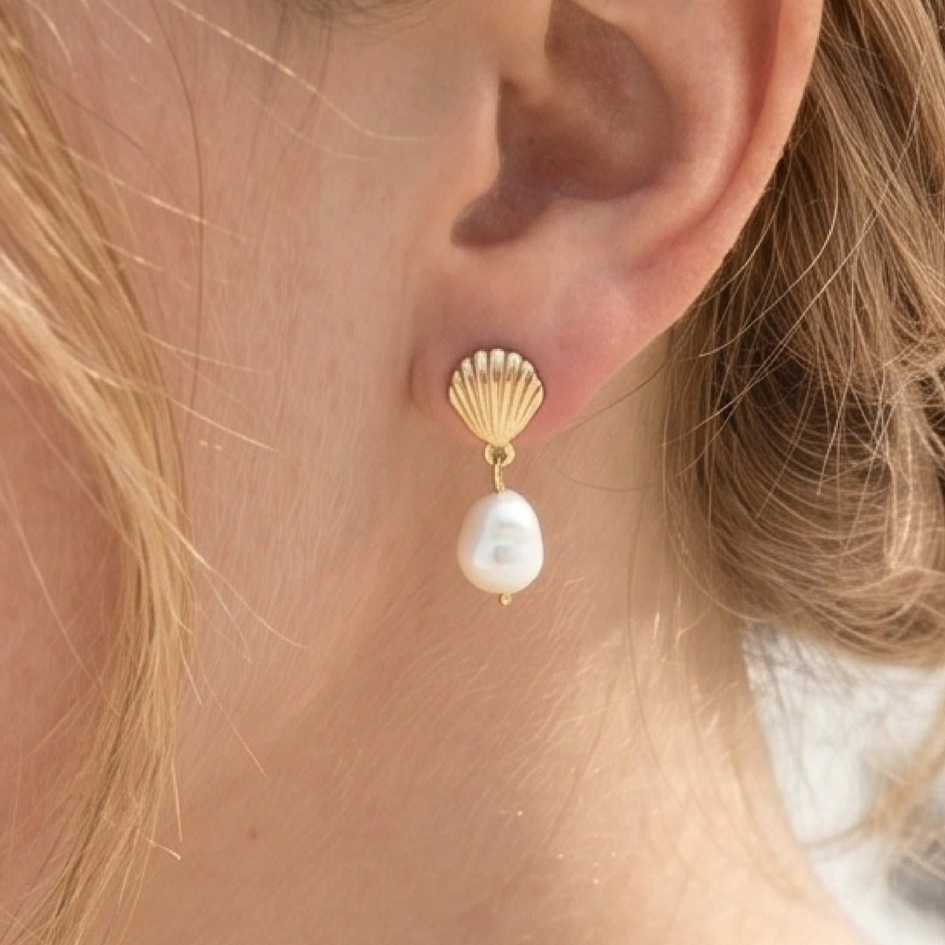 TAHEIA Gold Seashell Pearl Stud Earrings for Women – Minimalist Ocean Inspired Jewelry | Ash Mollie Studio - ASH MOLLIE STUDIO
