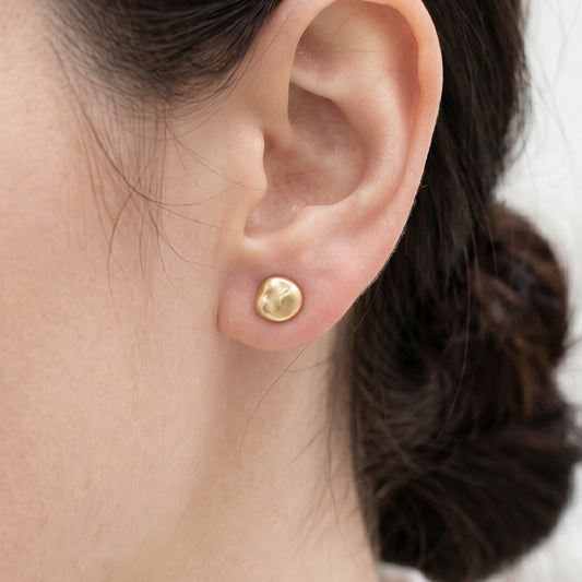 CATERINA Gold Hammered Stud Earrings for Women – Minimalist Dainty Everyday Jewelry | Ash Mollie Studio - ASH MOLLIE STUDIO