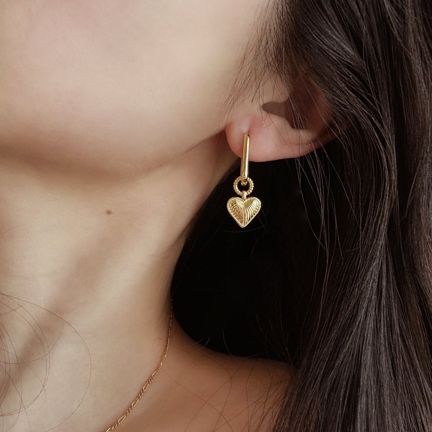 EMIE Heart Dangle Earrings - ASH MOLLIE STUDIO