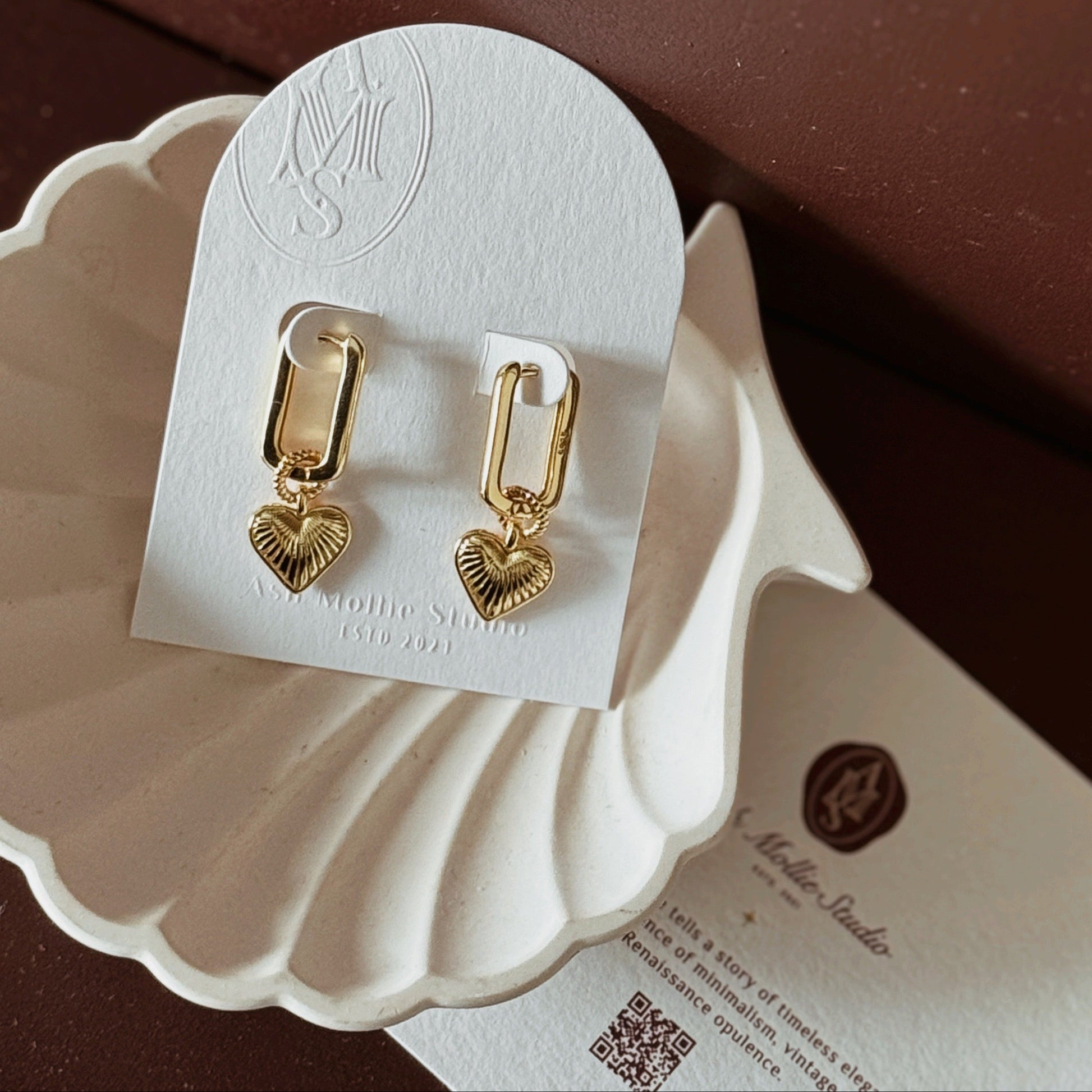 EMIE Heart Dangle Earrings - ASH MOLLIE STUDIO