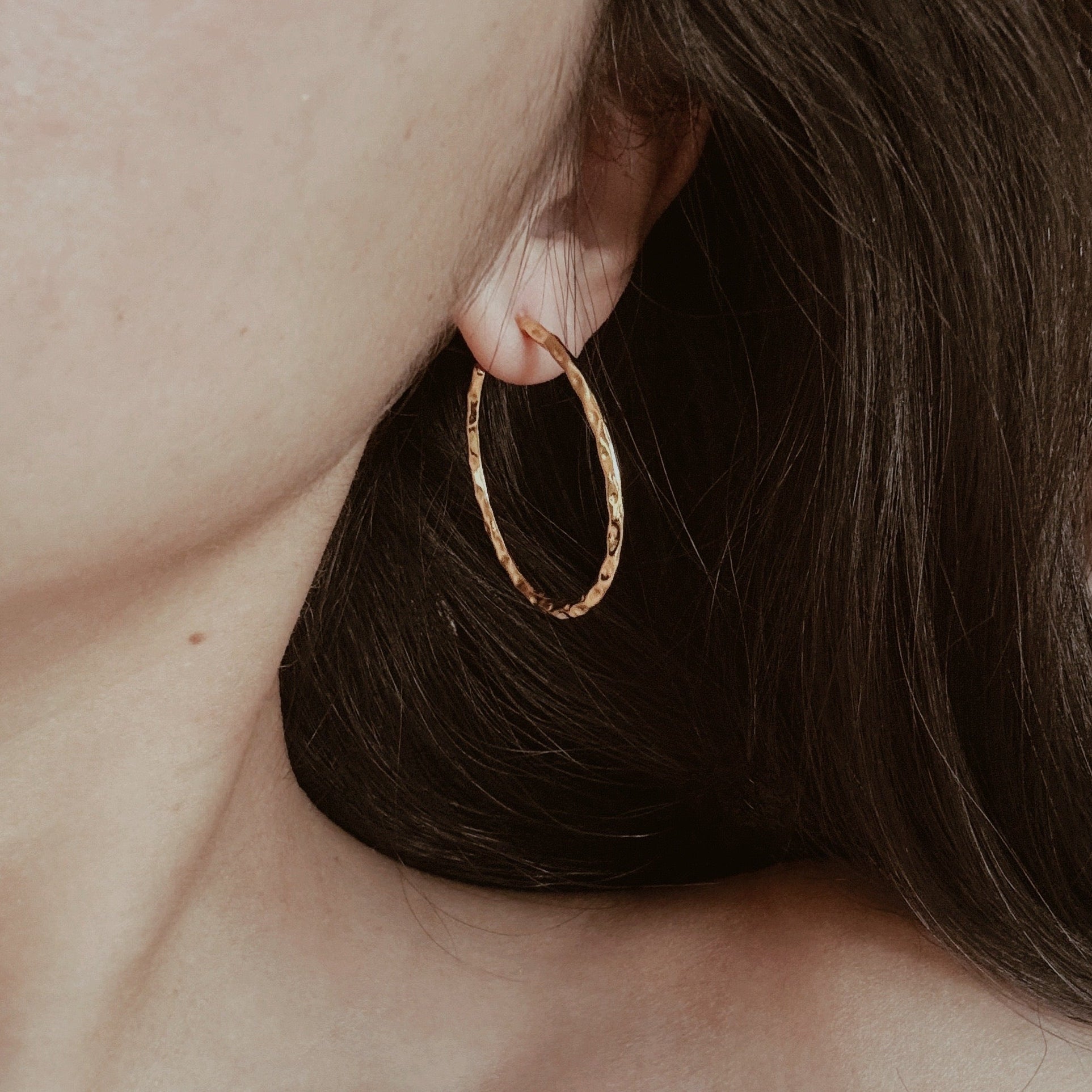 Gold-plated big hoop earrings with hammered texture