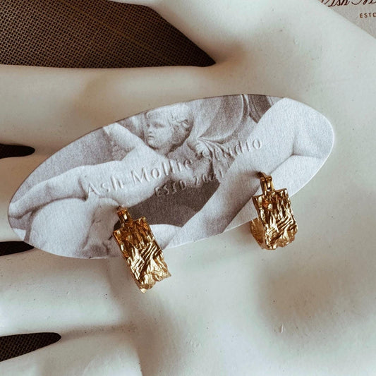 Square hoop earrings with textured 14k gold desig