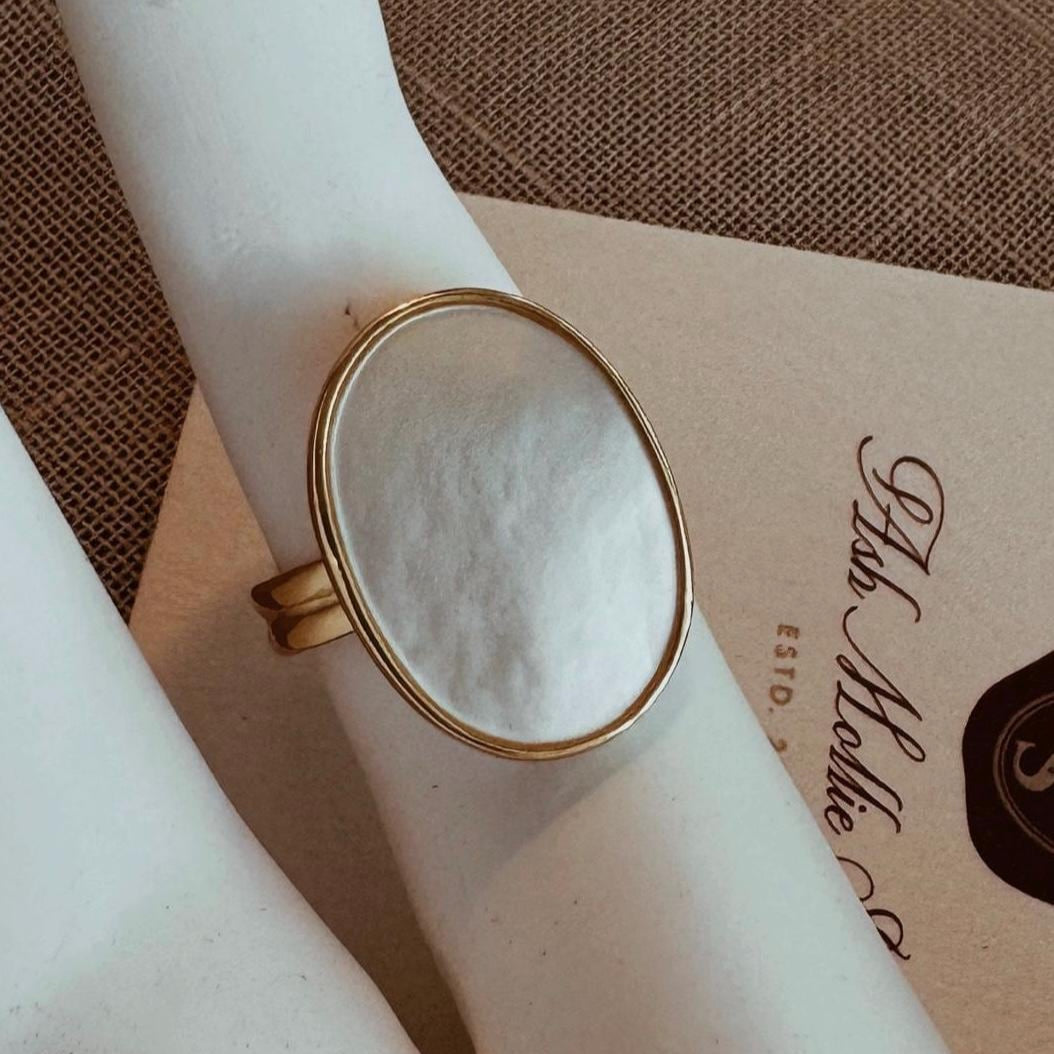 AMS French Vintage Classy Oval Peal Seashell Gold Ring