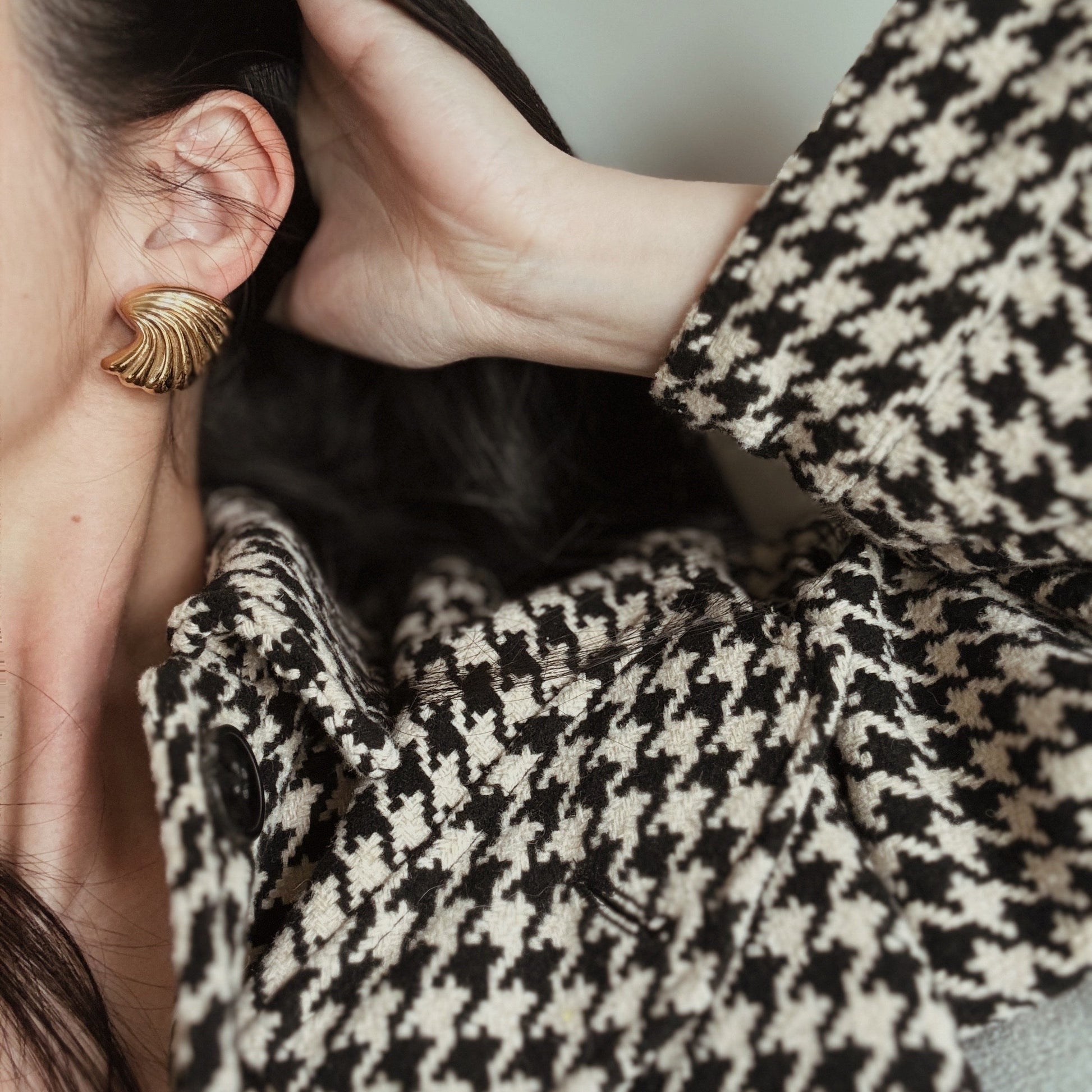 Shell-patterned hypoallergenic vintage earrin