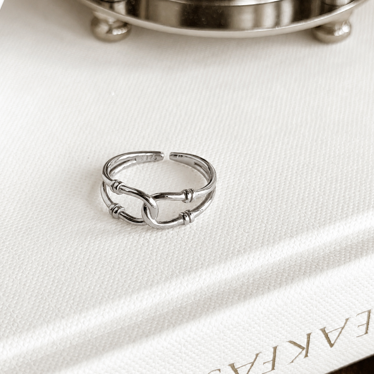 FAHRA Gold Chain Link Ring