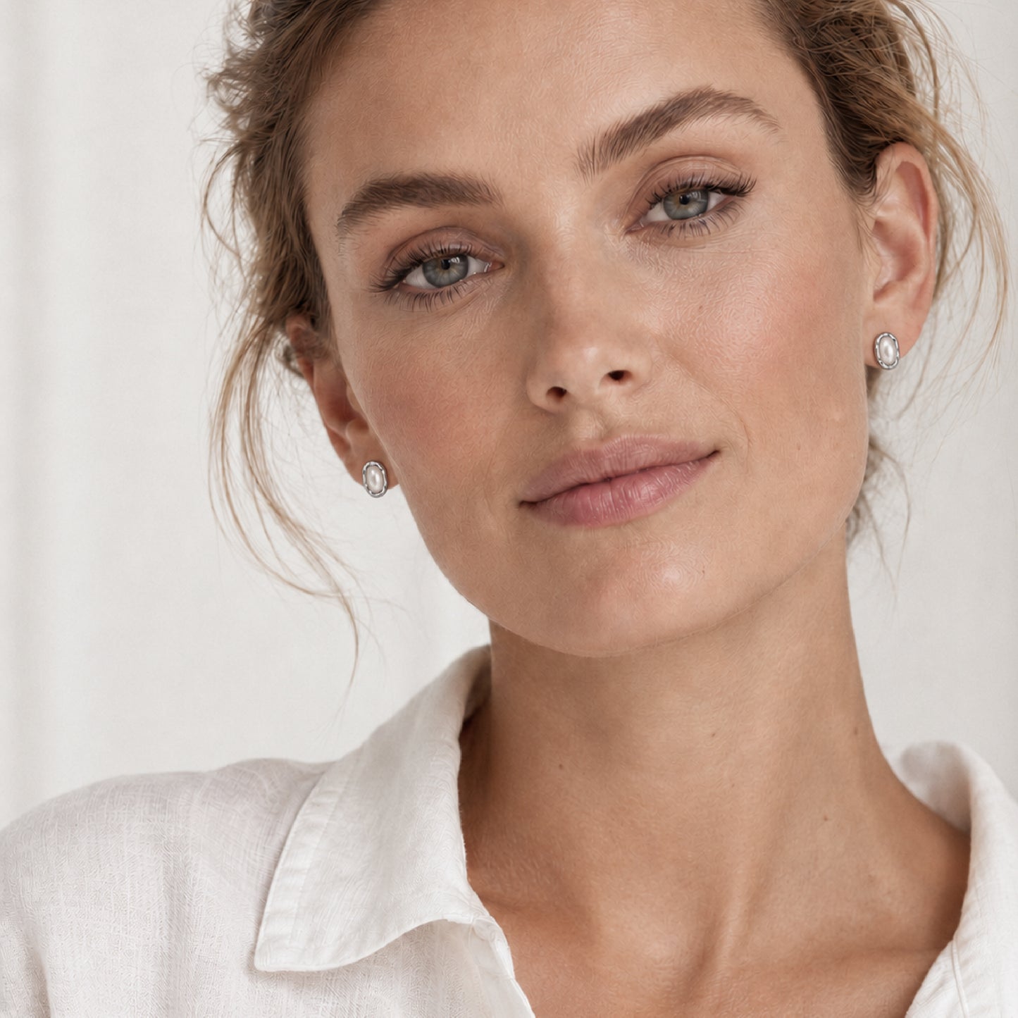KATYA Gold Pearl Stud Earrings - ASH MOLLIE STUDIO