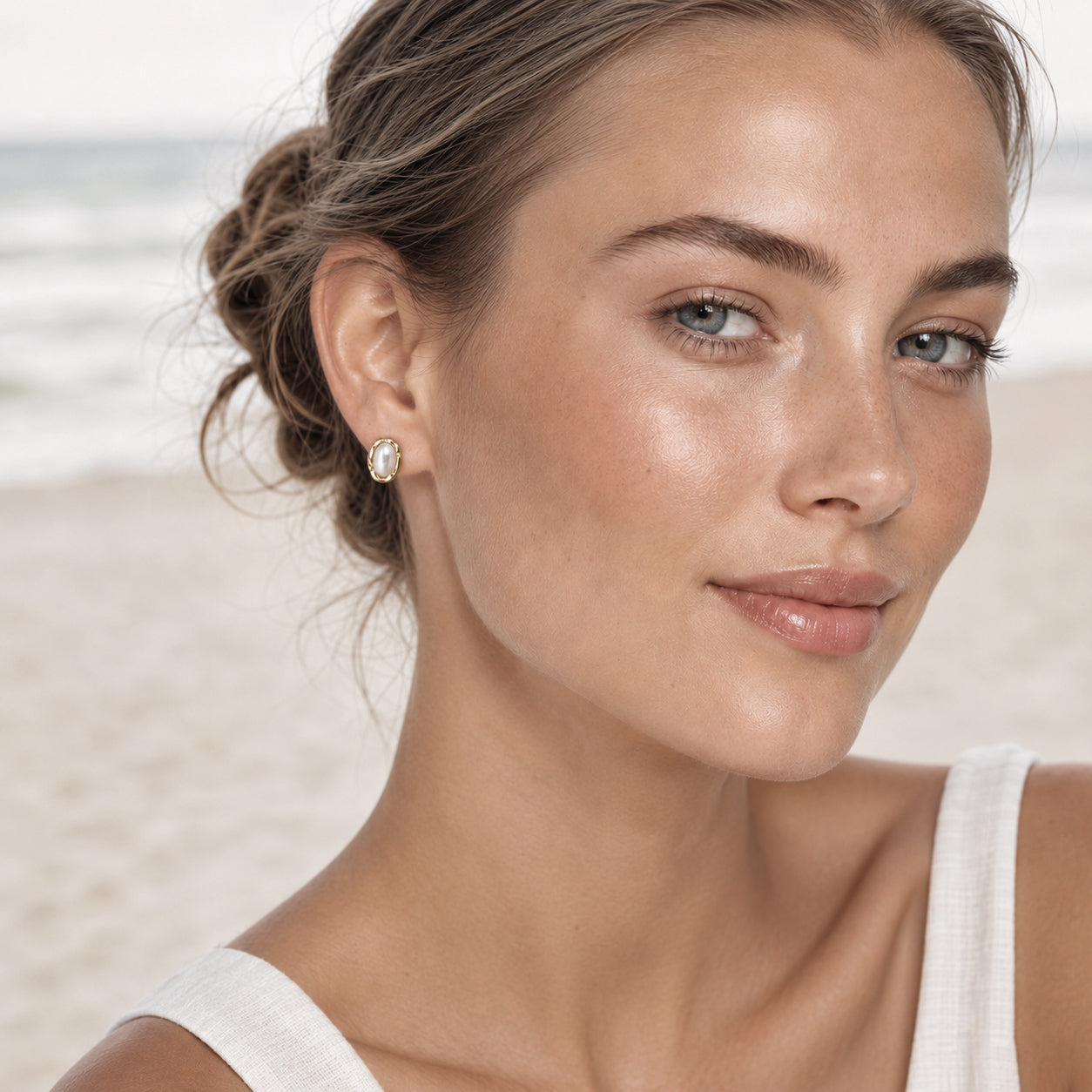 KATYA Gold Pearl Stud Earrings - ASH MOLLIE STUDIO