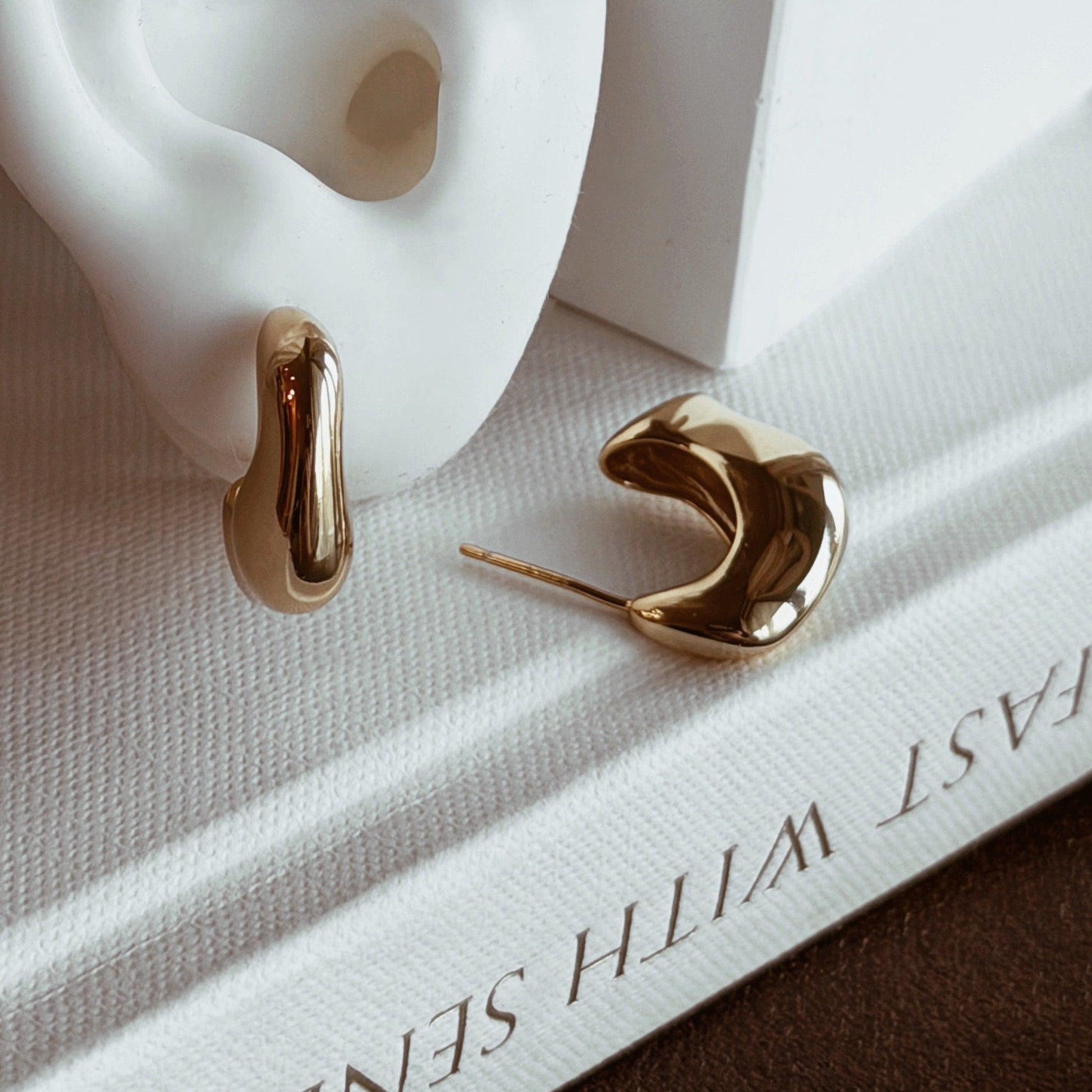 CATELYN Asymmetric Earring - ASH MOLLIE STUDIO