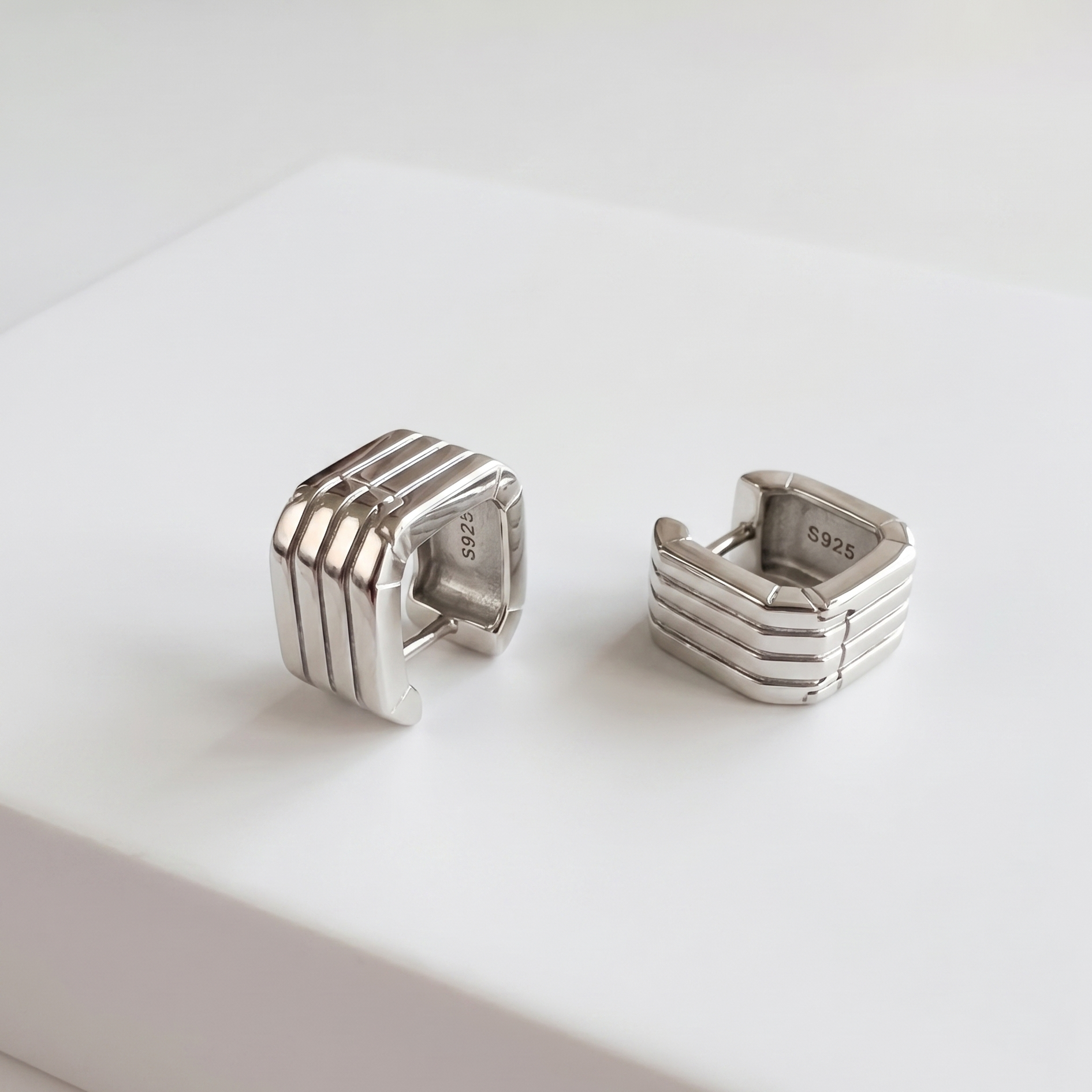 JUNO Square Hoop Earrings - ASH MOLLIE STUDIO