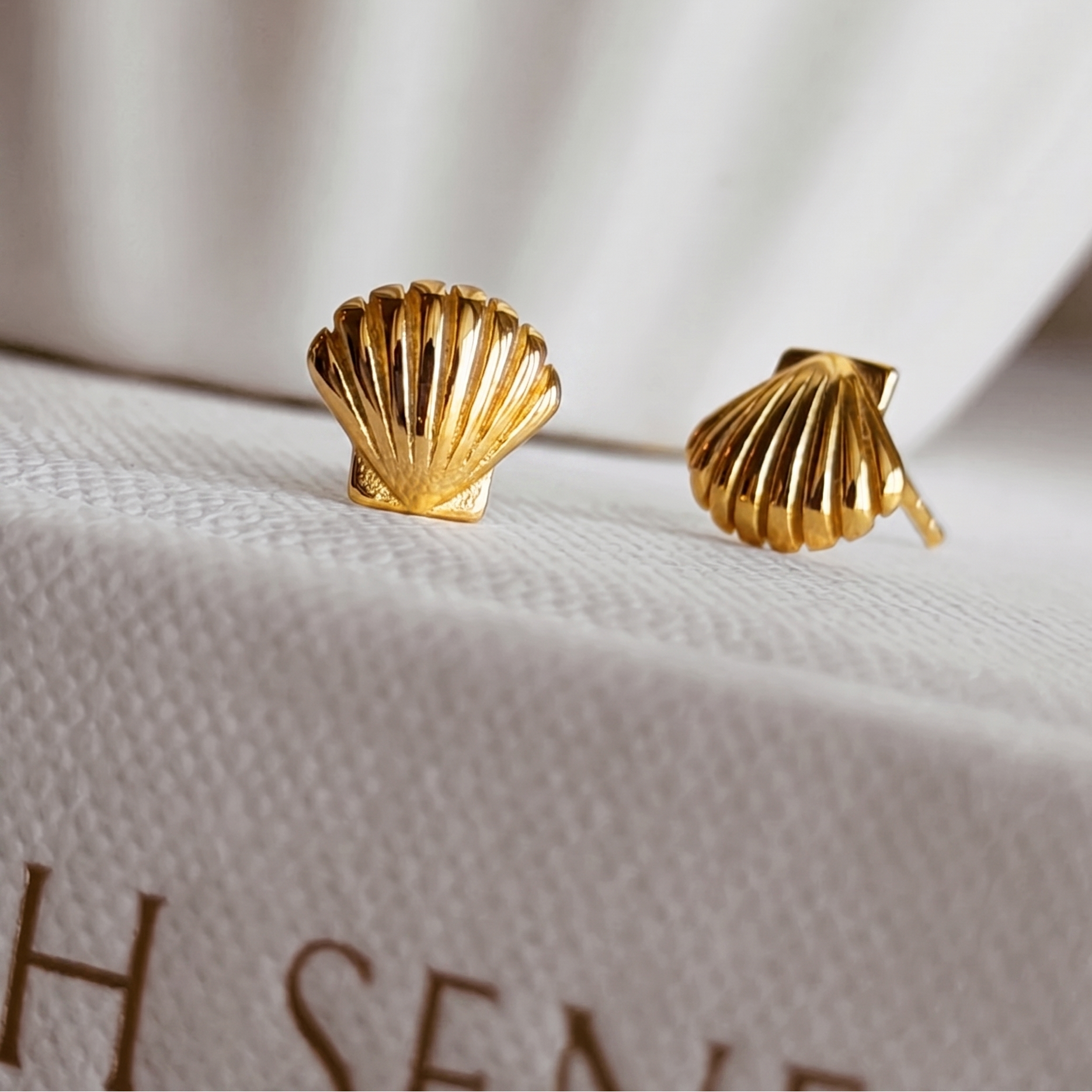 AINE Gold Scallop Shell Stud Earrings for Women – Minimalist Seashell Ocean Inspired Dainty Jewelry | Ash Mollie Studio - ASH MOLLIE STUDIO