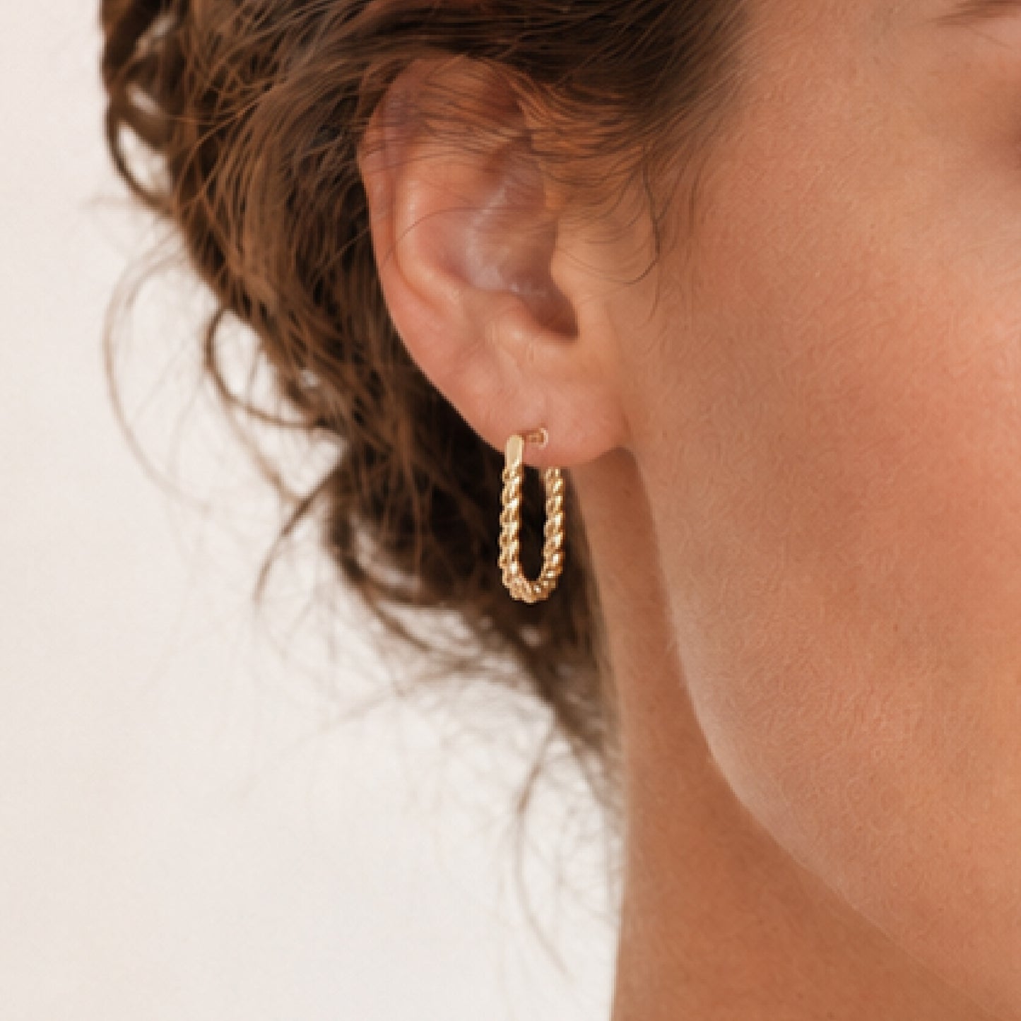 CHANDRA Threaded Twisted Rope Minimalist Hoop Earrings - ASH MOLLIE STUDIO